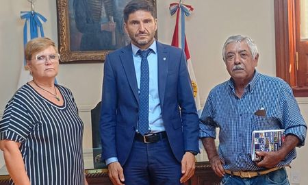 Familiares de Jeremías Monzón mantuvo un encuentro con el gobernador Maximiliano Pullaro en Casa de Gobierno. Familiares de Jeremías Monzón mantuvo un encuentro con el gobernador Maximiliano Pullaro en Casa de Gobierno.