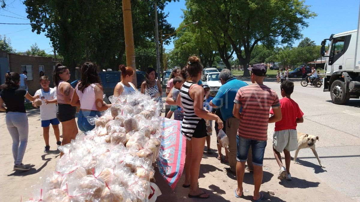 La ONG Innuma regaló 800 pan dulces a los vecinos de barrio Yapeyú