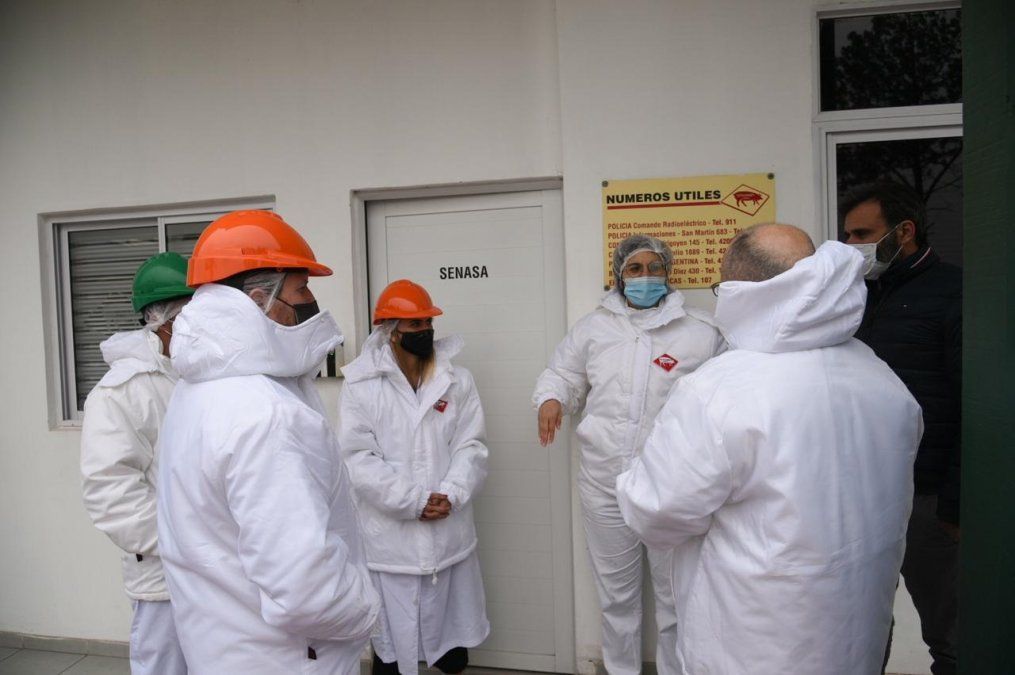 Faurie remarcó que “las restricciones a las exportaciones de carne son una tragedia para Argentina y más para Santa Fe que es el gran exportador de carne, porque provoca que mucha gente se quede sin trabajo porque los frigoríficos tienen menos actividad”.