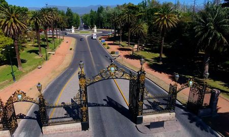 Mendoza pone toda la carne al asador y nomina a Las Loicas, Bardas Blancas y Villa 25 de Mayo para el prestigioso sello internacional de ONU Turismo. Mendoza pone toda la carne al asador y nomina a Las Loicas, Bardas Blancas y Villa 25 de Mayo para el prestigioso sello internacional de ONU Turismo.