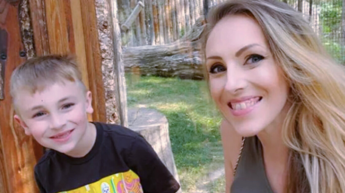 Una jauría de perros mató a un nene de siete años y su mamá se tiró encima para tratar de salvarlo