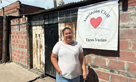 Cecilia Lizerra es referente de la Asociación Civil Tazas Vacías, que en esta ocasión reúne útiles escolares. Cecilia Lizerra es referente de la Asociación Civil Tazas Vacías, que en esta ocasión reúne útiles escolares.