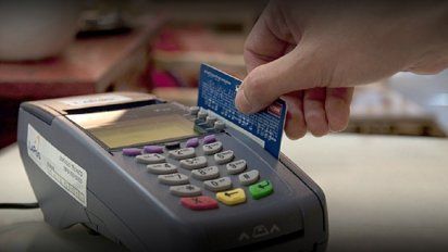 El consumo masivo sufrió en marzo la mayor caída en los últimos 15 meses