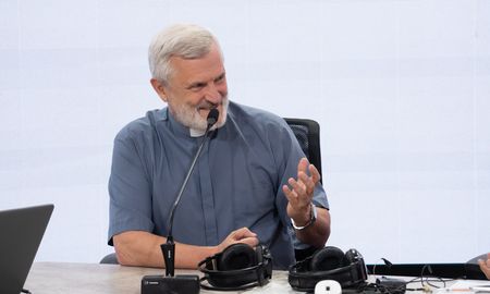 El Padre Axel habló con AIRE en el marco de la Semana Santa. El Padre Axel habló con AIRE en el marco de la Semana Santa.