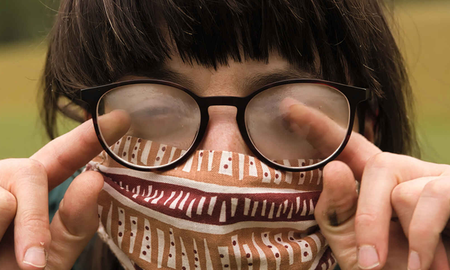 5 trucos para evitar que tus lentes se empañen cuando uses cubrebocas 5 trucos para evitar que tus lentes se empañen cuando uses cubrebocas
