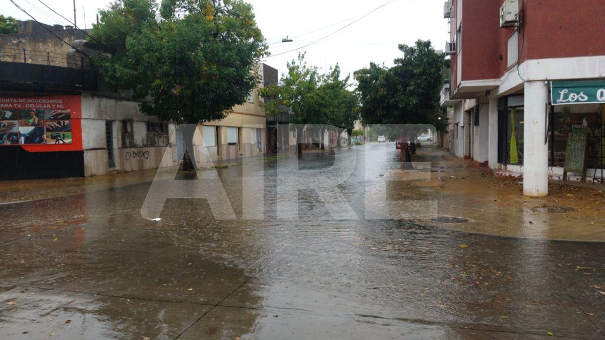 El viernes comenzó con un chaparrón intenso en la ciudad de Santa Fe.