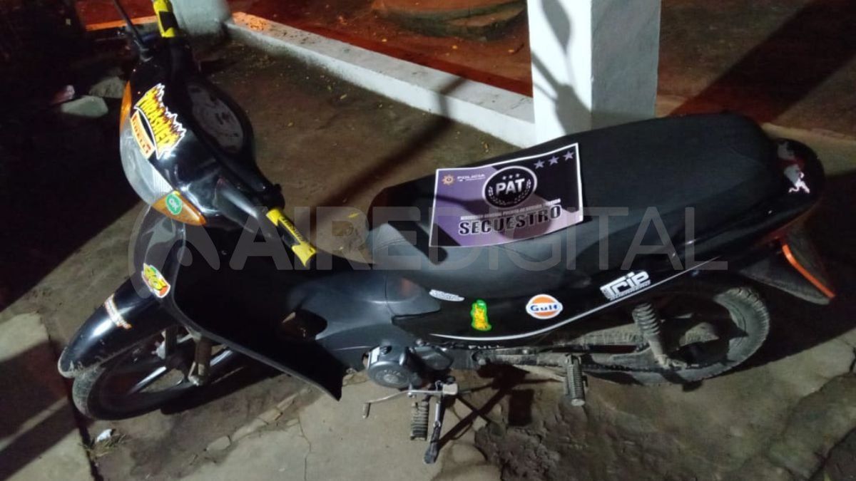 La moto marca Guerrero Trip 110 en la que circulaban los jóvenes quedó en calidad de secuestro.
