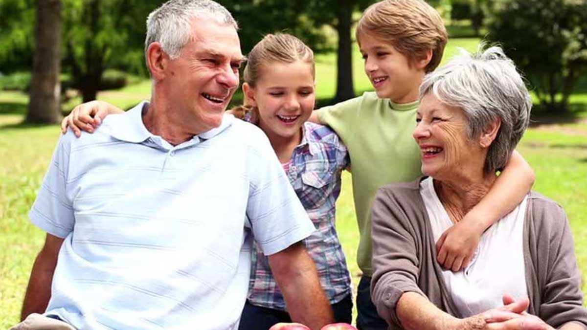 El Día de los Abuelos y Abuelas se celebra el 26 de julio y tiene como finalidad homenajear a aquellos adultos que ya tienen nietos y ejercen un rol fundamental en las familias.