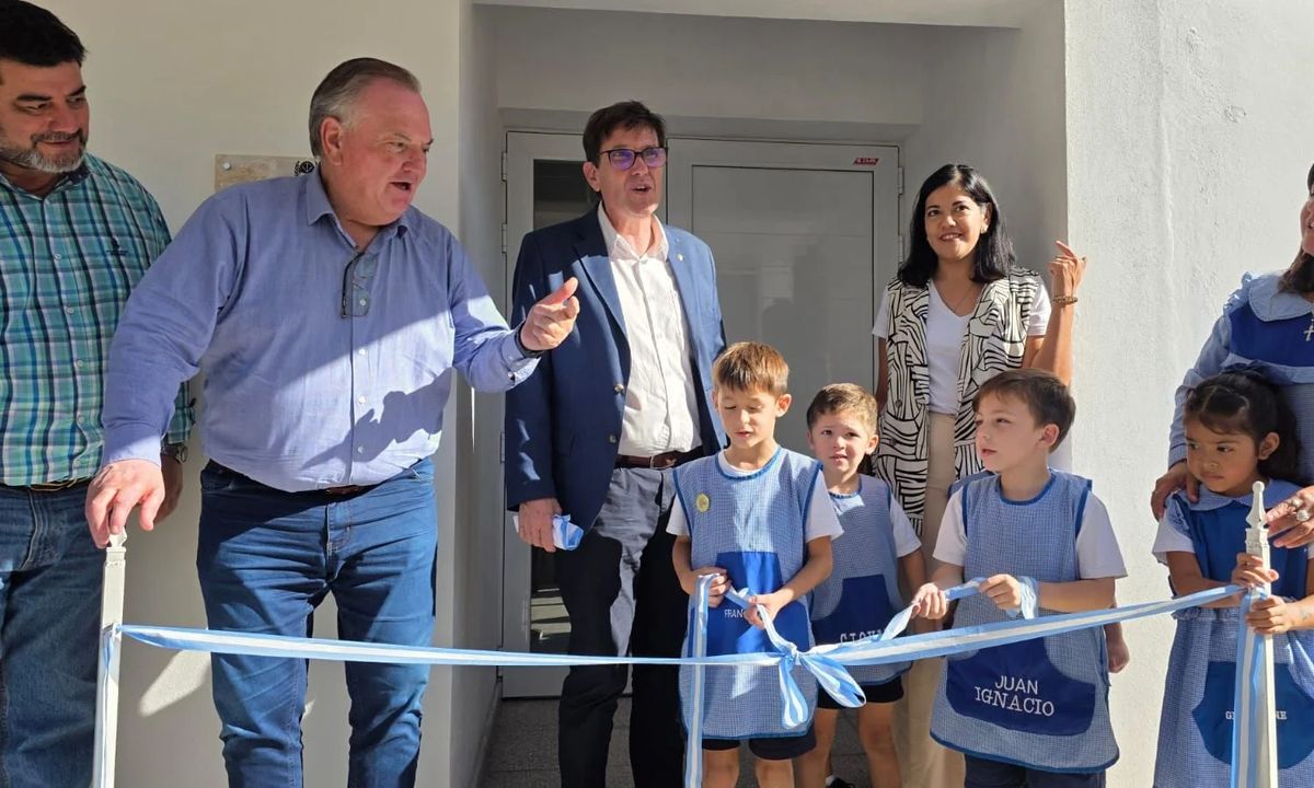 Felipe Michlig junto a José Goity en una de las inauguraciones. Felipe Michlig junto a José Goity en una de las inauguraciones.