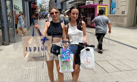 Los locales comerciales de la Peatonal San Martín ofrecieron promociones. Los locales comerciales de la Peatonal San Martín ofrecieron promociones.