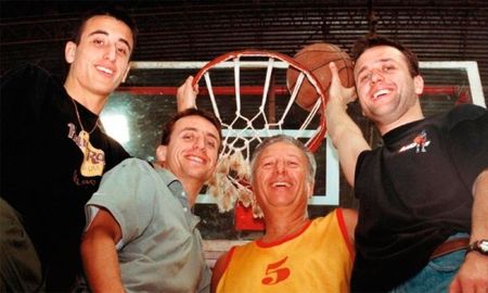 Falleció el padre de Manu Ginóbili. El mundo del básquet lo despide con mucha emoción. Falleció el padre de Manu Ginóbili. El mundo del básquet lo despide con mucha emoción.