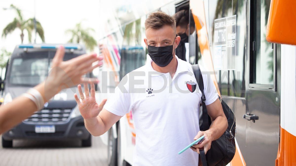 El plantel de Colón ya está en Santiago del Estero y se prepara para jugar contra River por el Trofeo de Campeones.