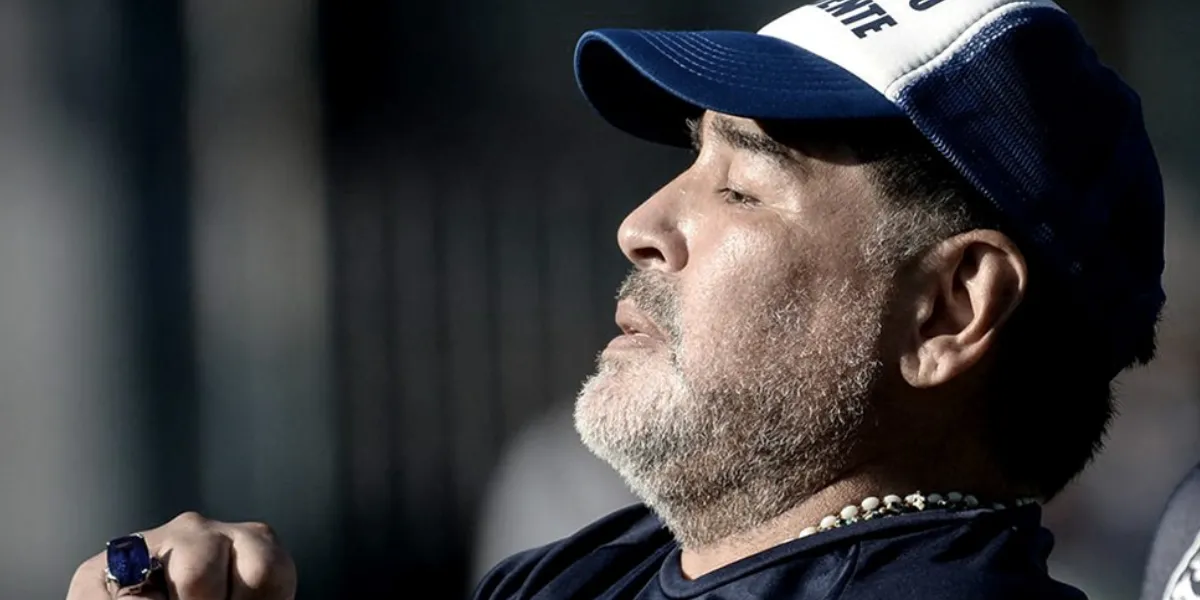 Diego Armando Maradona será recordado para siempre en el mundo del fútbol como uno de los más grandes de su historia.