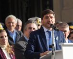 El mandatario provincial encabezó el acto en conmemoración del 216º aniversario de la Revolución de Mayo en la ciudad de Santa Fe. El mandatario provincial encabezó el acto en conmemoración del 216º aniversario de la Revolución de Mayo en la ciudad de Santa Fe.