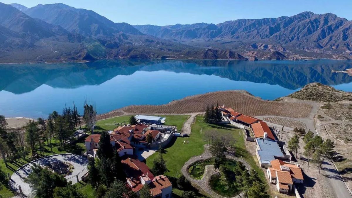 Potrerillos ofrece paisajes impresionantes que lo convierten en un destino ideal para desconectar y disfrutar de la tranquilidad de la montaña.