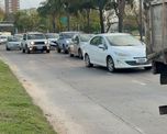 El tránsito está complicado en avenida 27 de Febrero de Santa Fe. El tránsito está complicado en avenida 27 de Febrero de Santa Fe.