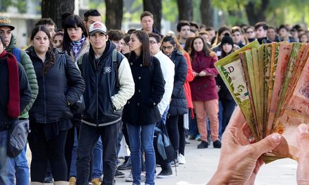 Ya es oficial el pago de un bono de $20.000 para desempleados. Ya es oficial el pago de un bono de $20.000 para desempleados.