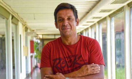 Jugó en Rosario Central, Talleres e Independiente de Avellaneda. Su deceso se produjo por una afección pulmonar. Jugó en Rosario Central, Talleres e Independiente de Avellaneda. Su deceso se produjo por una afección pulmonar.