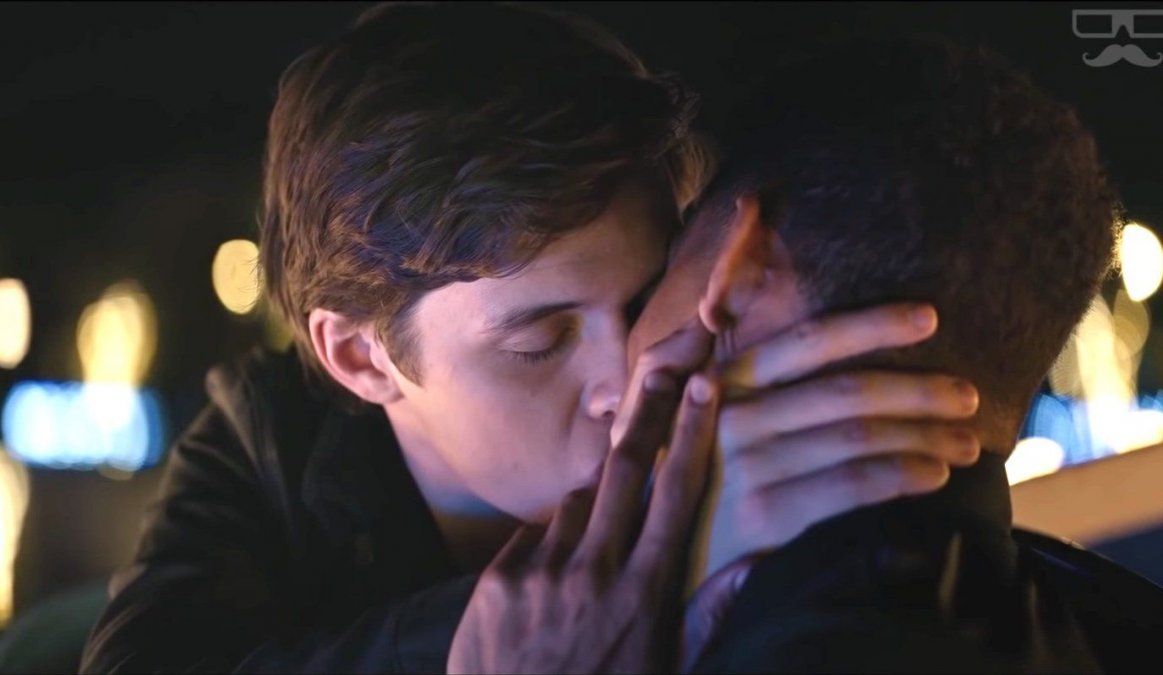beso entre hombres