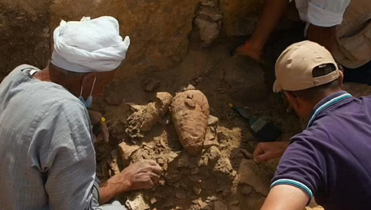 Un grupo de arque&oacute;logos descubri&oacute; en&nbsp;Egipto&nbsp;pruebas de un antiguo templo solar, el primero en ser descubierto en los &uacute;ltimos 50 a&ntilde;os.