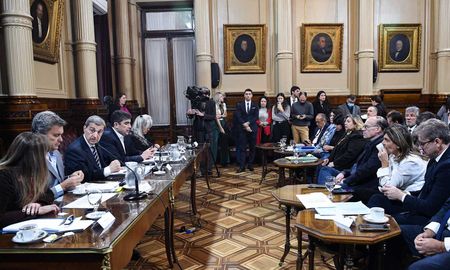 Reunión plenaria de las comisiones de Legislación General y de Presupuesto y Hacienda para tratar el Proyecto de reforma a la ley de alquileres, en el Salón Illia del Senado de la Nación. Reunión plenaria de las comisiones de Legislación General y de Presupuesto y Hacienda para tratar el Proyecto de reforma a la ley de alquileres, en el Salón Illia del Senado de la Nación.