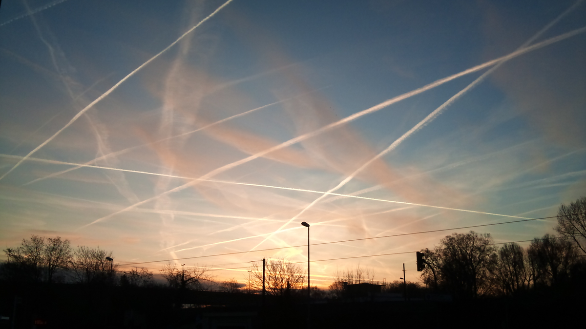 Los Chemtrails. Los Chemtrails.