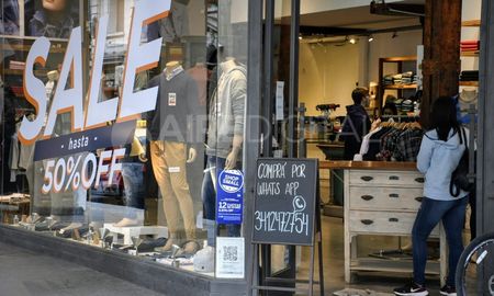 La Municipalidad de Santa Fe permitió la extensión horaria para los locales comerciales (18) y para los gastronómicos (20), para realizar las tareas administrativas y de limpieza. La Municipalidad de Santa Fe permitió la extensión horaria para los locales comerciales (18) y para los gastronómicos (20), para realizar las tareas administrativas y de limpieza.