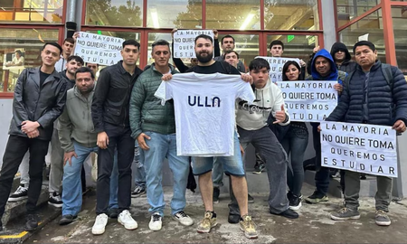 La foto que circuló en X de uno de los grupos que habría protagonizado el cruce en la Universidad Nacional de Quilmes, rechazando la toma La foto que circuló en X de uno de los grupos que habría protagonizado el cruce en la Universidad Nacional de Quilmes, rechazando la toma