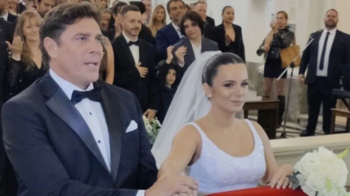 Martina Vignolo lució un diseño de Benito Fernández en su boda con Matías Alé en Mar del Plata.
