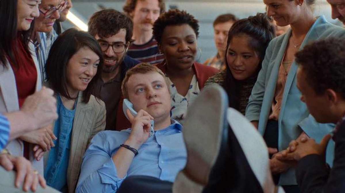 Thomas Schubert da vida al ambicioso Felix, el protagonista de Negocios son Negocios.