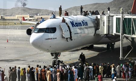 El Aeropuerto de Kabul ha sido escenario de escenas dramáticas en las últimas semanas, mientras miles de afganos intentaban abandonar el país ante la toma del poder por parte de los talibanes. El Aeropuerto de Kabul ha sido escenario de escenas dramáticas en las últimas semanas, mientras miles de afganos intentaban abandonar el país ante la toma del poder por parte de los talibanes.
