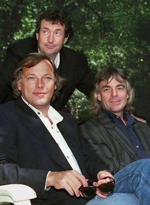 Foto de archivo.1988 con los miembros de Pink Floyd: David Gilmour (izquierda), Nick Mason (centro) y Richar Wright (derecha).AP