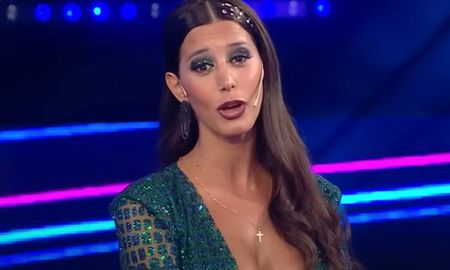 Juliana se burló del reglamento y ahora está en problemas. Juliana se burló del reglamento y ahora está en problemas.