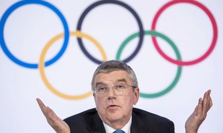 Thomas Bach, presidente del Comité Olímpico Internacional, ya estaría al tanto de la decisión del gobierno japonés de suspender los Juegos Olímpicos. Thomas Bach, presidente del Comité Olímpico Internacional, ya estaría al tanto de la decisión del gobierno japonés de suspender los Juegos Olímpicos.
