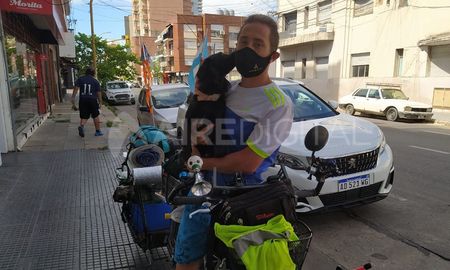 León y la Pochi se encontraron en San Luis, desde ese momento no se separaron y viajan juntos adonde el destino los lleve. León y la Pochi se encontraron en San Luis, desde ese momento no se separaron y viajan juntos adonde el destino los lleve.