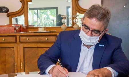 El gobernador de Catamarca, Raúl Jalil, se expresó a través de sus redes sociales para dar a conocer la confirmación del primer caso en dicha provincia. El gobernador de Catamarca, Raúl Jalil, se expresó a través de sus redes sociales para dar a conocer la confirmación del primer caso en dicha provincia.