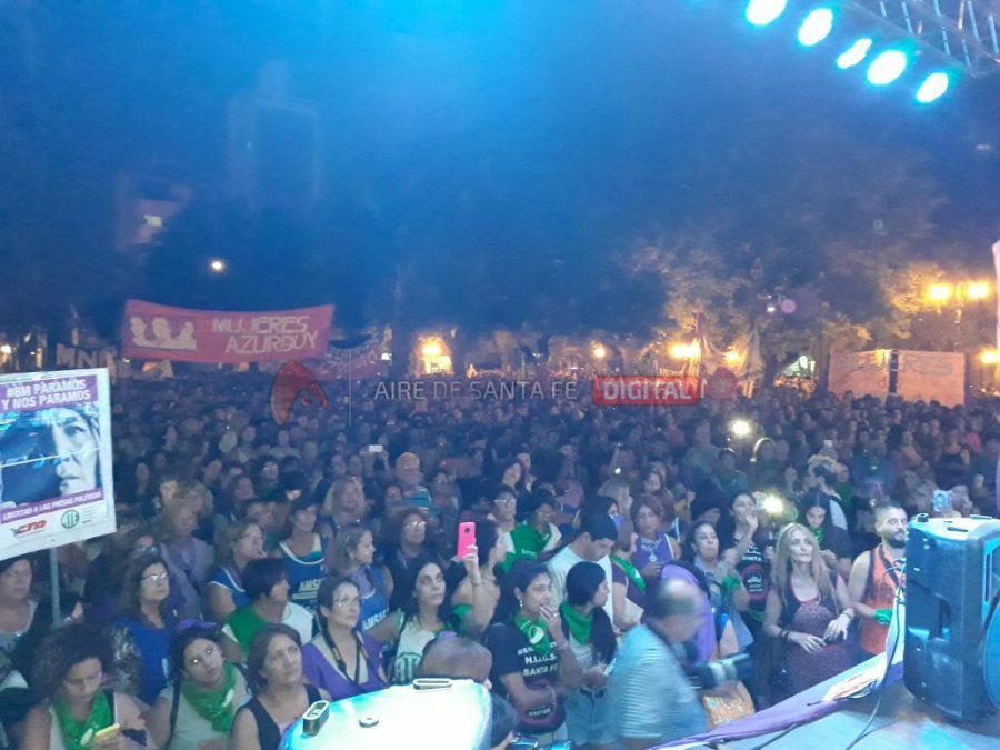 8M: Miles de mujeres marcharon en la capital provincial