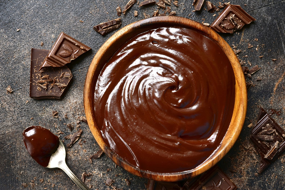 La ganache de chocolate es una excelente opción para hacer en casa y rellenar tus postres favoritos. La ganache de chocolate es una excelente opción para hacer en casa y rellenar tus postres favoritos.