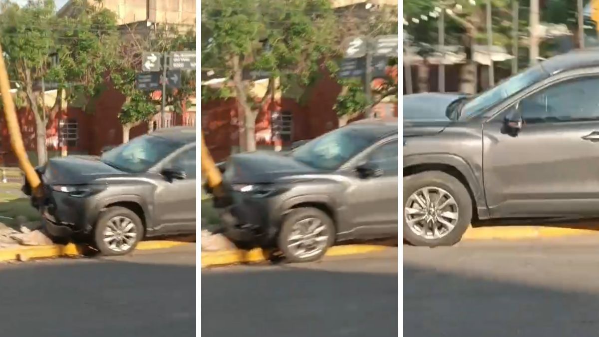 Una camioneta Toyota Corolla Cross terminó completamente incrustada contra una columna.