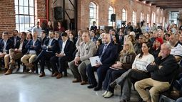 La actividad contó con la participación de representantes de instituciones intermedias de la ciudad y autoridades locales y del área metropolitana.
