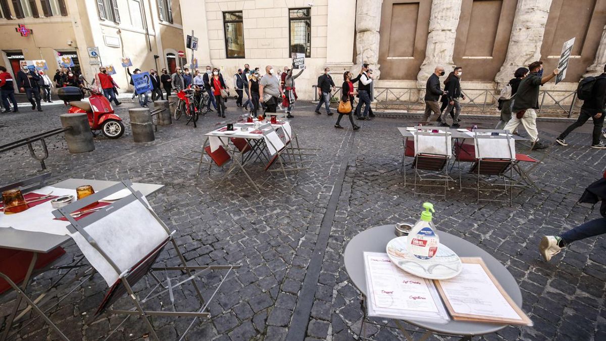 L’Italia ha avviato una parziale riapertura della gastronomia e dell’intrattenimento