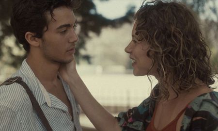 Aquel verano en Netflix: la película romántica que conquista con amor y nostalgia. Aquel verano en Netflix: la película romántica que conquista con amor y nostalgia.