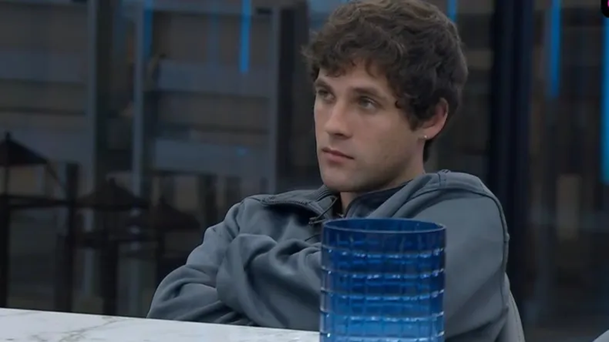 Agustín es víctima constantemente de bullying y de críticas por parte de sus compañeros.