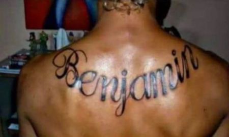 se tatuo el nombre de su hijo pero unas semanas despues se entero que no era el padre se tatuo el nombre de su hijo pero unas semanas despues se entero que no era el padre