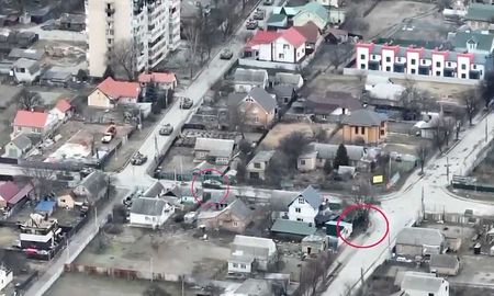 El ejército ucraniano difundió un video en donde un ciclista es asesinado por las fuerzas rusas. El ejército ucraniano difundió un video en donde un ciclista es asesinado por las fuerzas rusas.