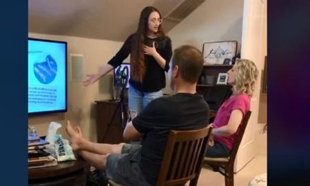 Video viral: joven le contó a sus padres que era stripper por medio de una presentación de PowerPoint. Video viral: joven le contó a sus padres que era stripper por medio de una presentación de PowerPoint.