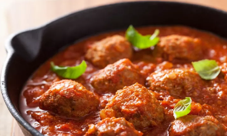 Secretos para hacer albóndigas de carne con salsa y que no se desarmen Secretos para hacer albóndigas de carne con salsa y que no se desarmen