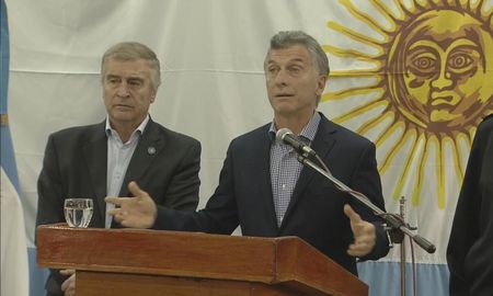 macri: ?mi mayor afecto a los 44 tripulantes por su heroismo y valentia? macri: ?mi mayor afecto a los 44 tripulantes por su heroismo y valentia?