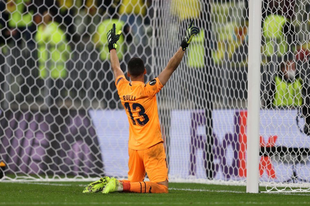 El arquero argentino Gerónimo Rulli fue clave para la consagración del Villarreal en la UEFA Europa League.