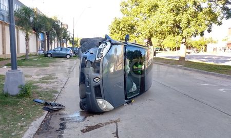Así quedó el coche tras la imprudente conducción. Así quedó el coche tras la imprudente conducción.